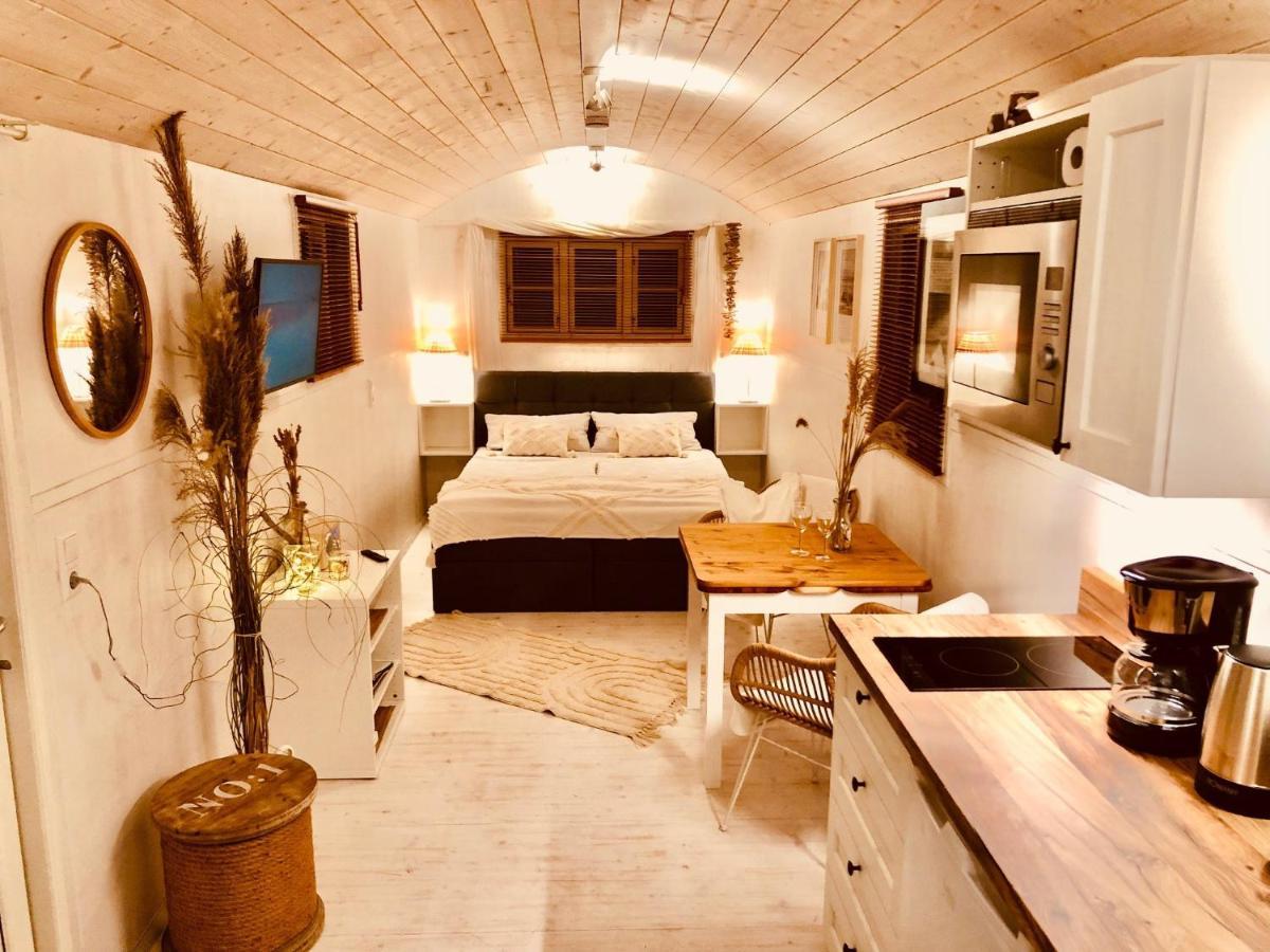 Zirkuswagen Mit Outdoor Whirlpool Und Garten Petershagen-Eggersdorf Zewnętrze zdjęcie