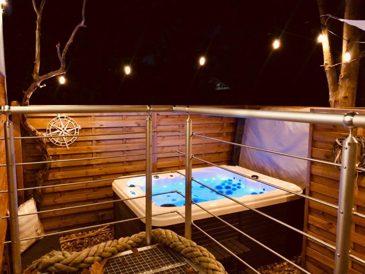 Zirkuswagen Mit Outdoor Whirlpool Und Garten Petershagen-Eggersdorf Zewnętrze zdjęcie